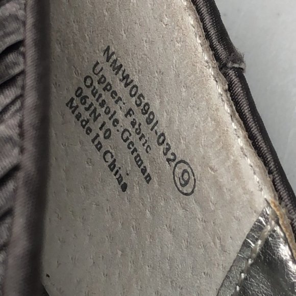 LIKE NEW NAUGHTY MONKEY PLATINUM FABRIC SZ US9 4.5” HEELS ⭐️ - Picture 10 of 10